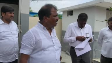 வேளச்சேரி: சோழிங்கநல்லூர் கலைஞர் நகரில் நடுநிலைப்பள்ளியில் கழிவறை சுத்தமாக இல்லாததால் பள்ளி முதல்வரை கண்டித்த எம் எல் ஏ