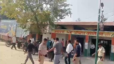 पुपरी: विधानसभा चुनाव की तैयारी को लेकर सामान्य प्रेक्षक चन्द्रेश कुमार यादव ने पुपरी प्रखंड कार्यालय का निरीक्षण किया