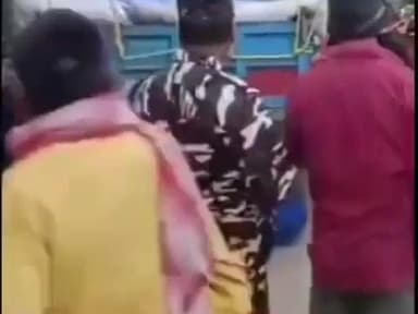 टेढ़ागाछ: टेढ़ागाछ प्रखंड के बेरिया बीओपी क्षेत्र में नेपाल से कद्दू बीज लदा ट्रैक्टर ज़ब्त