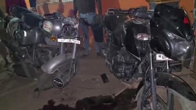 डुमरियागंज: डुमरियागंज मंदिर चौराहे पर तेज रफ्तार बाइक अनियंत्रित होकर खड़ी मोटरसाइकिल व पोल से भिड़ी, युवक की मौके पर मौत