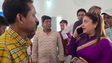 মুরারই ২: SIR নিয়ে সাধারণ মানুষের সুবিধা অসুবিধার কথা শুনতে পাইকর 2 অঞ্চলের কালিকাপুর গ্রামে উপস্থিত বীরভূম সাংসদ শতাব্দী রায়