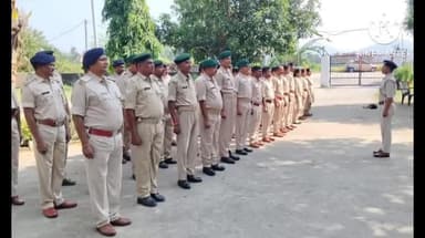 अडकी: अड़की थाना परिसर में “वंदे मातरम्” के 150 वर्ष पूर्ण होने पर सामूहिक गायन कार्यक्रम आयोजित