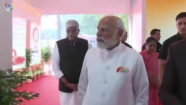 প্রধান মন্ত্রী @narendramodiনা ইন্দিরা গান্ধী ইন্দোর স্তেদিয়মদা জাতিগী ঈশৈ “ভন্দে মাতরম”না চহি 150 শুরকপগী থৌরমগা মরী লৈননা পাংথোক্লিবা একজিবিসনদা চৎখ্রে।
#VandeMataram150 #VandeMataram