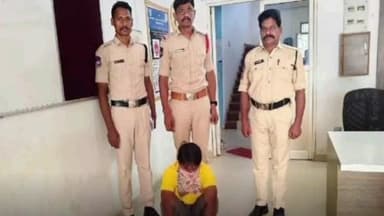 ఏటూరునాగారం: ఏటూర్ నాగారంలో గుడుంబా విక్రయిస్తున్న వ్యక్తి అరెస్ట్