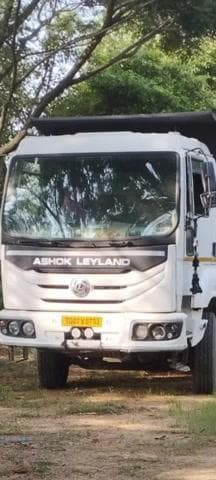 పాపన్నపేట్: ఎలాంటి అనుమతులు లేని ఇసుకరవాణాచేస్తున్న టిప్పర్ పట్టివేత :
పాపన్నపేట ఎస్సై శ్రీనివాస్ గౌడ్ కేసు నమోదు.