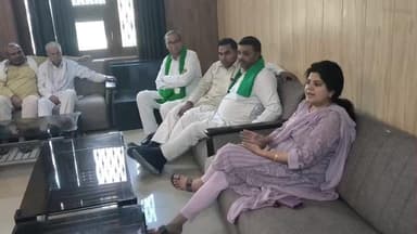 करनाल: शुगर मिल करनाल में गन्ना पिराई सत्र शुरू करने की मांग को लेकर किसान यूनियन के नेता अधिकारियों से मिले