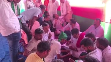 जगदीशपुर: राजद कार्यालय पर समीक्षा बैठक का आयोजन हुआ, प्रत्याशी किशोर कुणाल रहे मौजूद, लोगों ने कहा- किशोर कुणाल की जीत है पक्की