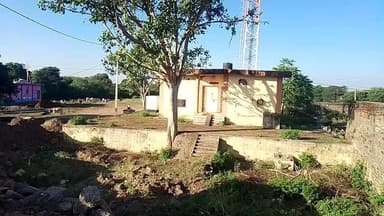 B s N Apne atit ko ro Raha Hai lakhon ki jameen virahane mein padi