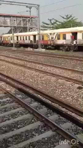 छबड़ा: छीपाबड़ोद: छबड़ा रेलवे स्टेशन पर फुटओवर ब्रिज होने के बावजूद यात्री जान जोखिम में डालकर पटरिया पार कर रहे हैं