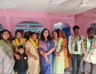 झालरापाटन: 35 महिलाओं ने कांग्रेस की सदस्यता ली, जिलाध्यक्ष वर्षा शर्मा की अध्यक्षता में झालरापाटन में हुई बैठक