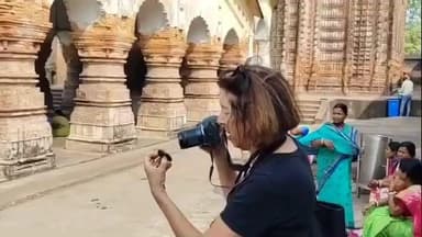 কালনা ১: কালনা 108 শিব মন্দির, রাজবাড়ী সহ বিভিন্ন মন্দিরে বিদেশি পর্যটকদের ভিড়