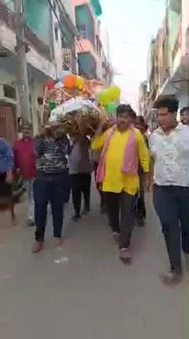 जसवंत नगर के निवासी समाजवादी पार्टी के जिला सचिव और पूर्व सभासद सुनील यादव अंतिम संस्कार में हुए शामिल...