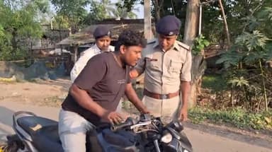 মুর্শিদাবাদ জিয়াগঞ্জ: হেরোইনসহ এক যুবক গ্রেফতার ভগবানগোলায় জিয়াগঞ্জ রাজ্য সরকার, উদ্ধার প্রায় ৬০ লক্ষ টাকার মাদকদ্রব্য