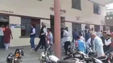 बांसडीह: बांसडीह कस्बे व ग्रामीण क्षेत्रों में मोथा तूफान से नुकसान पर पूर्व छात्र नेता झून्नु सिंह ने SDM को सौंपा पत्रक