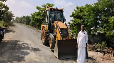 ఆందోల్: షాపూర్ వద్ద గుంతలమయమైన రోడ్డును పూర్తిచేసిన గ్రామస్తులు