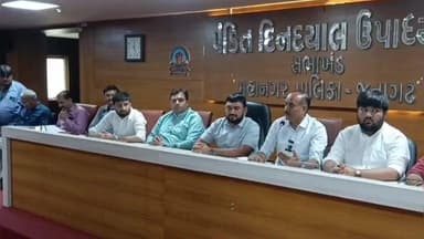 જૂનાગઢ: મહાનગરપાલિકા કચેરી ખાતે યુનિટી માર્ચ પદયાત્રા સંદર્ભે પત્રકાર પરિષદ યોજાઈ,ધારાસભ્યએ લોકોને સહભાગી થવા અપીલ કરી