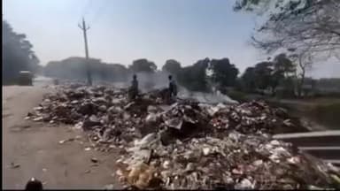 हसनपुरा: हसनपुरा नगर पंचायत का कचरा सड़क किनारे फेंका गया, कचरे से निकलता धुआं वातावरण को कर रहा दूषित