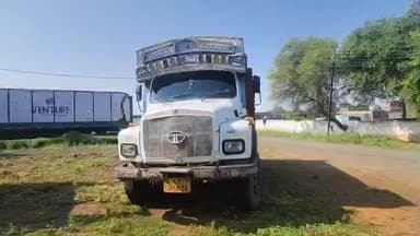 राळेगाव: राळेगाव महसूल विभागाची खैरी येथे धाडसी कारवाई अवैध वाळू वाहतूक करणारा टिप्पर जप्त