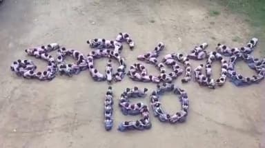 మామిడికుదురులో వందేమాతరం అక్షరాలతో విద్యార్థుల ప్రదర్శన