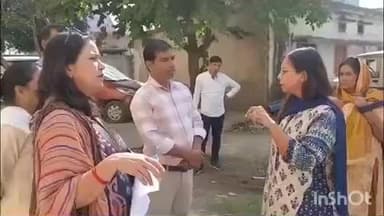 अनूपशहर: अनूपशहर ब्लॉक परिसर में आंगनबाड़ी कार्यकत्रियों ने चार महीने का मानदेय न मिलने पर किया विरोध प्रदर्शन