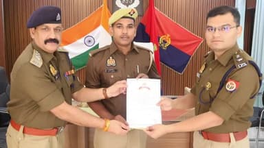ओबरा: आरक्षी सुनील कुमार को 'कॉप ऑफ द मंथ' घोषित किया गया, साइबर अपराध पर कार्रवाई के लिए सोनभद्र पुलिस अधीक्षक ने किया सम्मानित