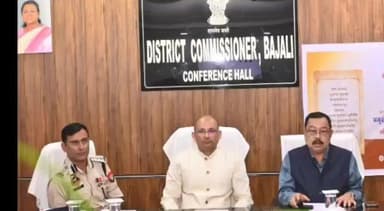 বজালী ভাগ: জনতা ভৱনত পালন কৰা বন্দে মাতৰম গীতটোৰ ১৫০ বছৰীয়া অনুষ্ঠানত আয়ুক্ত কাৰ্য্যালয়ৰ পৰা ভাৰ্চুৱেলী অংশগ্ৰহণ ভৱানীপুৰৰ বিধায়ক