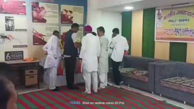 शामगढ़: शामगढ़ महिंद्रा शोरूम में भाजपा कार्यकर्ताओं की मतदाता सूची संशोधन को लेकर बैठक