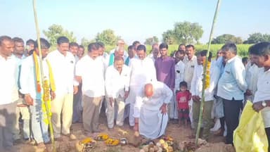 ముధోల్: ముధోల్ మండలం ఎడ్ బిడ్ తండా గ్రామంలో సంత్ సేవాలాల్ మహరాజ్, జగదాంబ మాతా అలయాల నిర్మాణానికి భూమి పూజ చేసిన ఎమ్మెల్యే