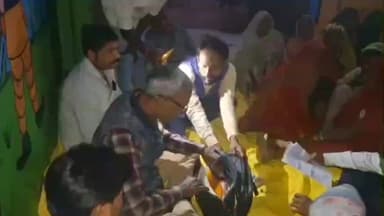 मुसाफिरखाना: कमरौली में सातवें दिन भी धरने पर डटे रहे किसान, आँखों में आँसू, दिल में आक्रोश, बोले- 'हमारी मेहनत पर बुलडोज़र क्यों'