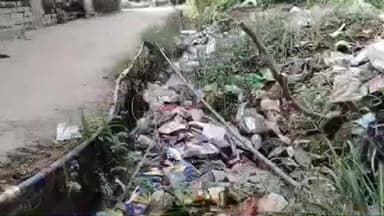 रहुई: नगर पंचायत रहुई के वार्ड नं 7 में नाला सफाई न होने से लोग परेशान