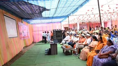 पामगढ़: ग्राम लोहर्सी में राष्ट्रीय गीत वंदे मातरम के 150 वर्ष का जिला स्तरीय कार्यक्रम सम्पन्न, प्रधानमंत्री नरेन्द्र मोदी ने किया