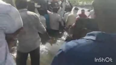 జమ్మికుంట: వావిలాలలో మత్తయి దూకుతున్న మత్తడిపై నుండి పాడే మోస్తున్న గ్రామస్థులు, సోషల్ మీడియాలో వైరల్ గా మారిన వీడియో