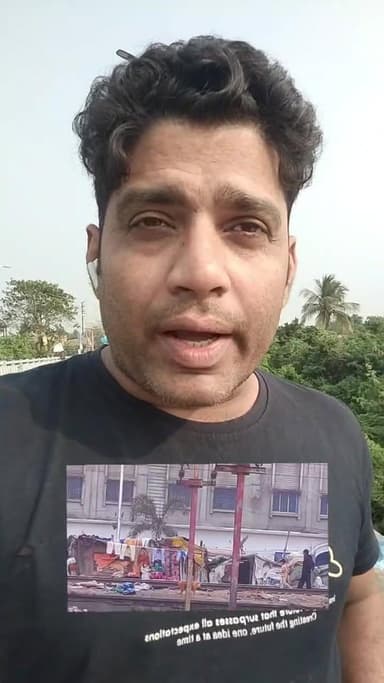 নিউটাউনের মাসুদ বস্তির মতো টিকিয়াপাড়া রেল লাইনের ধারের বস্তিও কি খালি হচ্ছে? তবে কি এখানেও ভিন দেশের বাসিন্দারা থাকতে প...