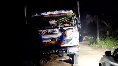 ଜଳେଶ୍ବର: ସିଂଲା ଥାନା ଅଞ୍ଚଳରୁ ବେଆଇନ ବାଲି ଡମ୍ଫର ଜବତ, ପୋଲିସ ର ତଦନ୍ତ ଜାରି