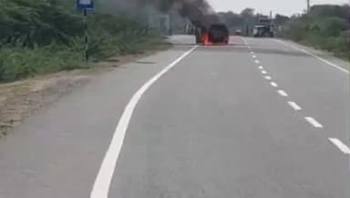 आसीन्द: नेशनल हाईवे 148D पर चलती वैगनार में लगी आग, बड़ा हादसा टला