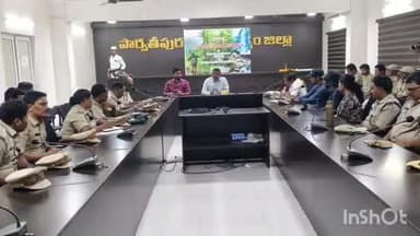 గిరిజన పిజిఆర్ఎస్ కు 12 వినతులు
: పార్వతీపురం ఐటిడిఎ ప్రాజెక్టు అధికారి సి. యశ్వంత్ కుమార్ రెడ్డి