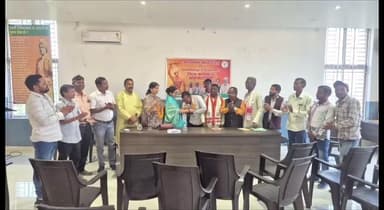 निरसा/चिरकुंडा: निरसा के भाजपा जिला ग्रामीण कार्यालय में जनजातीय गौरव दिवस को लेकर हुई बैठक