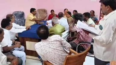 దోమకొండ: ముత్యంపేటలో ఇందిరమ్మ కమిటీ సభ్యులతో సమావేశం, ఇందిరమ్మ ఇండ్ల నిర్మాణం పై దృష్టి సారించాలి : ఎంపీడీవో ప్రవీణ్ కుమార్