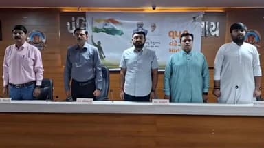 જૂનાગઢ: મહાનગરપાલિકા કચેરી ખાતે રાષ્ટ્રગાનના સન્માનમાં વંદે માતરમ ના મૂળ સ્વરૂપનું સમૂહ ગાન યોજાયું