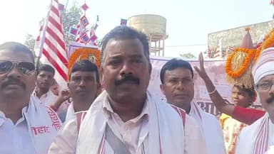 प्रतापपुर: कुड़मी समुदाय को आदिवासी समुदाय में शामिल करने के विरोध में चतरा में प्रदर्शन