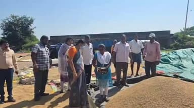 జగిత్యాల: మల్యాల మం.రామన్నపేట పోతారం రాజారం లలో వరి ధాన్యం కొనుగోలు కేంద్రాలను తనిఖీ చేసిన అదనపు కలెక్టర్ బి.ఎస్ లత