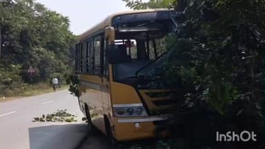 पवनी: निलज फाटा येथे स्कूल बसचा अपघात! २२ विद्यार्थी किरकोळ जखमी, चालकाच्या प्रसंगावधानाने मोठी दुर्घटना टळली