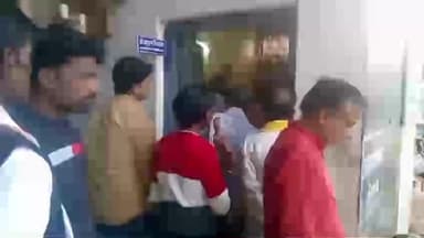 नरवर: करेरा एसडीएम अनुराग निंगवाल ने नरवर तहसील कार्यालय में जनसुनवाई के दौरान सुनी आवेदकों की समस्याएँ