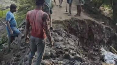 সন্দেশখালি ১: বাউনিয়া পোলপাড়া এলাকায় নদীর বাঁধ ভাঙ্গার পর সংস্কার করা হলো নদী বাঁধ