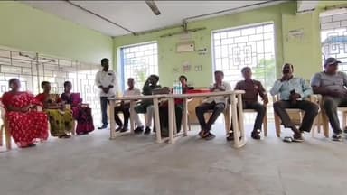 মিনাখাঁ: মোহনপুর এলাকায় একটি বহুমুখী ঘূর্ণিঝড় আশ্রয় কেন্দ্রে হল এস আই আর নিয়ে বিশেষ বৈঠক