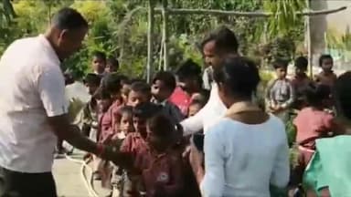 गायघाट: बेरुआ गांव में वृक्ष वाटिका नर्सरी में बच्चों ने गाया राष्ट्रीय गीत, पौधा वितरण कर दिया पर्यावरण संरक्षण का संदेश