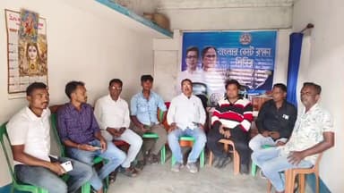 ঝালদা ১: ঝালদা মারু মসিনা পার্টি অফিসে তৃণমূল কংগ্রেসের বৈঠক