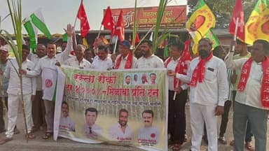 कराड: योग्य ऊसदर मागणीसाठी शेतकऱ्यांचा रस्ता रोको; तांबवे फाटा येथे शेकाप, बळीराजा संघटना, प्रहार व रासपचे संयुक्त आंदोलन