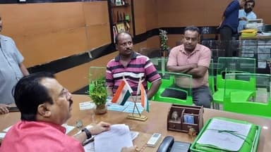 বজবজ ২: বজবজ দু'নম্বর ব্লকে বিভিন্ন এলাকার সাধারণ মানুষদের সমস্যা সমাধানের জন্য আলোচনা সভা করলেন পঞ্চায়েতে সভাপতি।