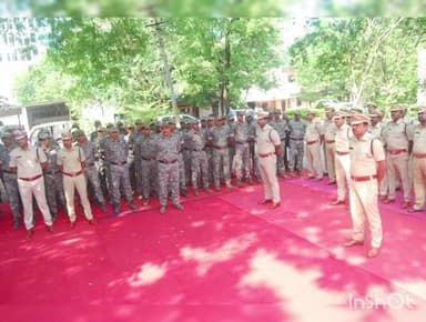 పోలీస్ కమిషనర్ కార్యాలయంలో, వందేమాతరం గీతాలాపన చేసిన పోలీసు ఉన్నతాధికారులు